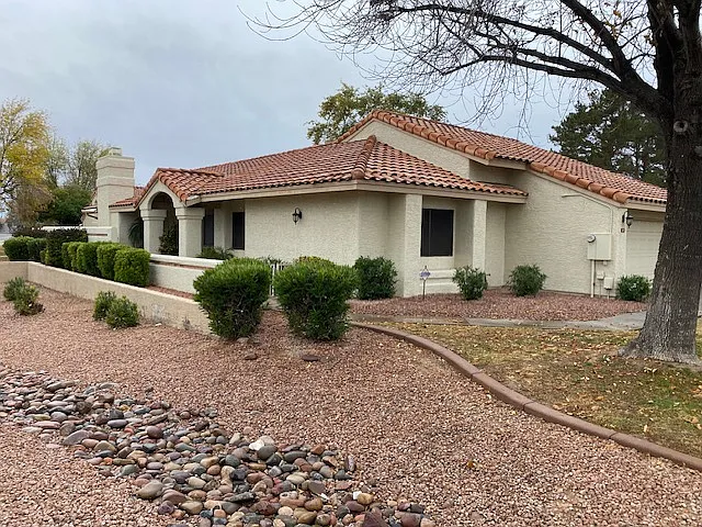 Building Photo - 1097 E Chilton Dr