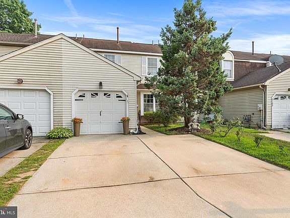 2nd image of 107 River Bank Dr
