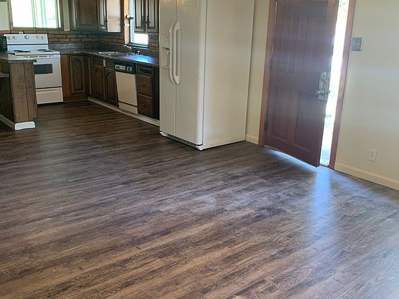 3rd image of 109 White Oak St