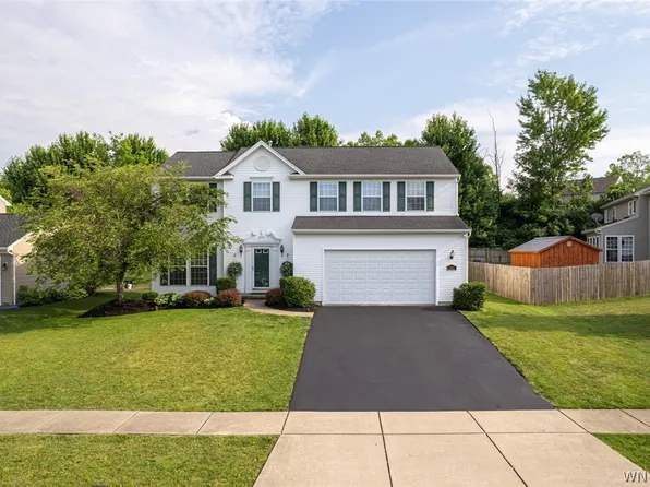2192 Hunters Hollow Ln, Lake View, NY 14085