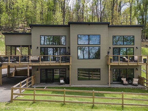 2nd image of 753 Club House Rd
