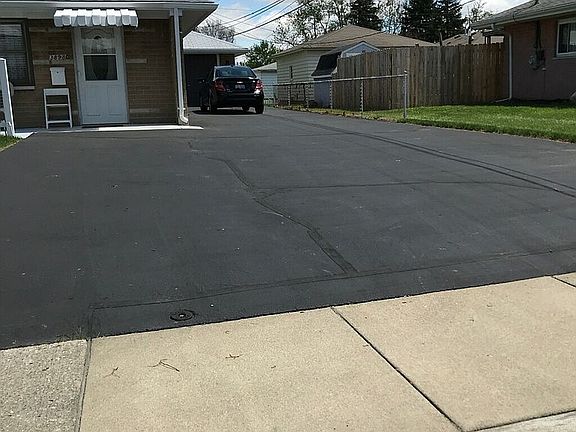 3rd image of 3898 Kingswood Dr