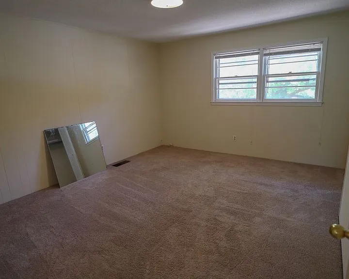 224 Charleston Ave — Photo 13