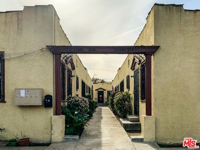 710 W 76th St, Los Angeles, CA, 90044