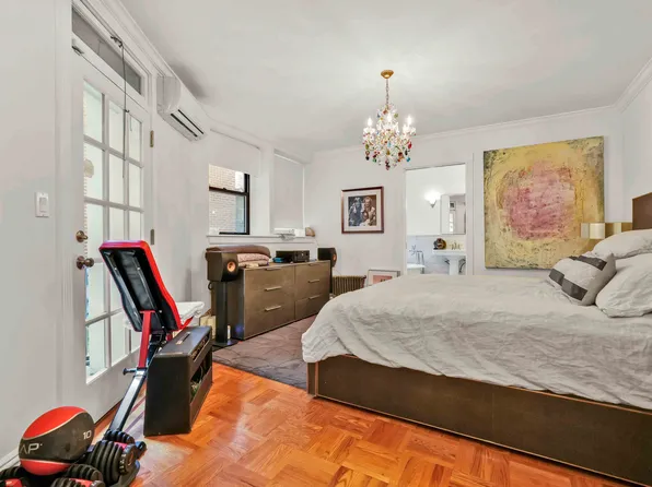 23 East 69th Street image 4 of 12