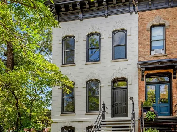 801 S Oakley Blvd, Chicago, IL 60612