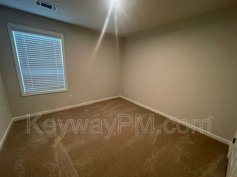 651 Manitou Cir — Photo 11