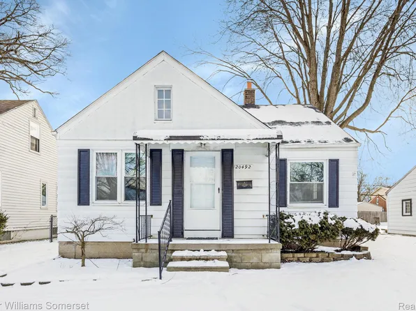 20492 Washtenaw St, Harper Woods, MI 48225