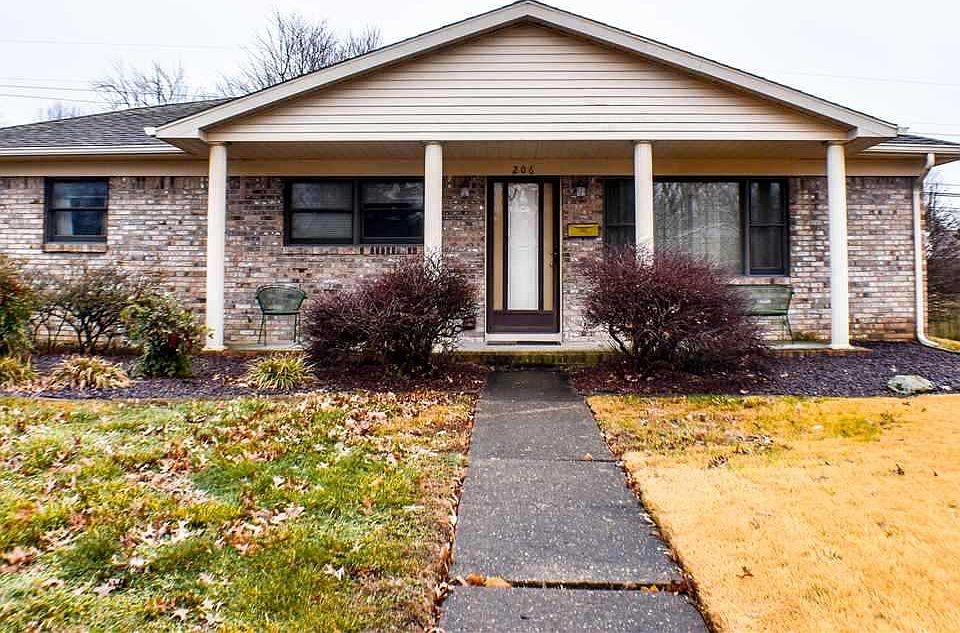 1st image of 206 N Park Dr