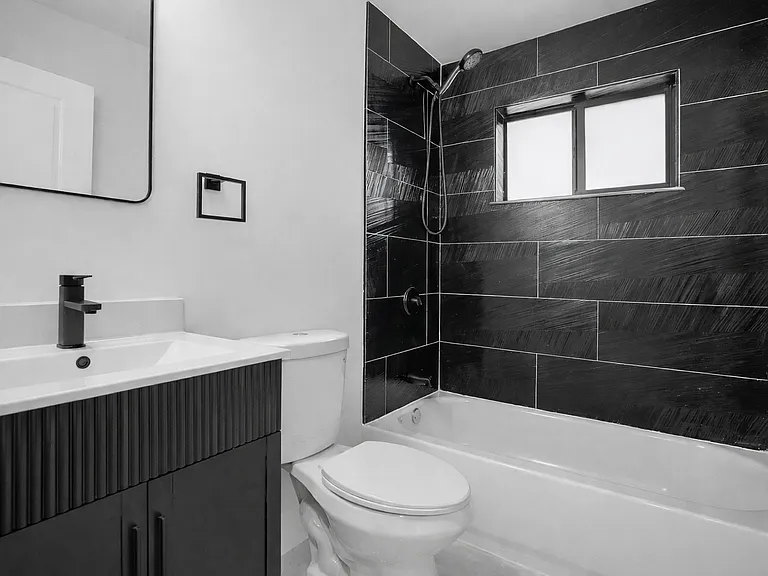 1411 NW 40th St — Photo 7