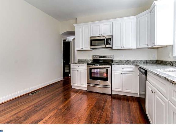 4th image of 309 N Lake St
