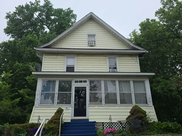 1077 Edgerton St, Saint Paul, MN 55106