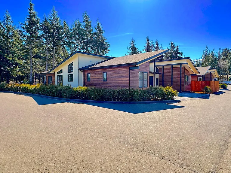912 Citadel Dr — Photo 3