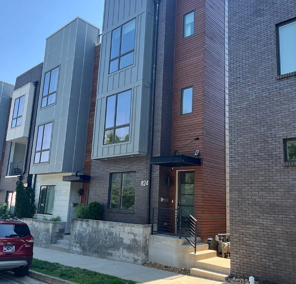 3 bed, 3.5 bath, 2010 sqft, $4,500 — Photo 1