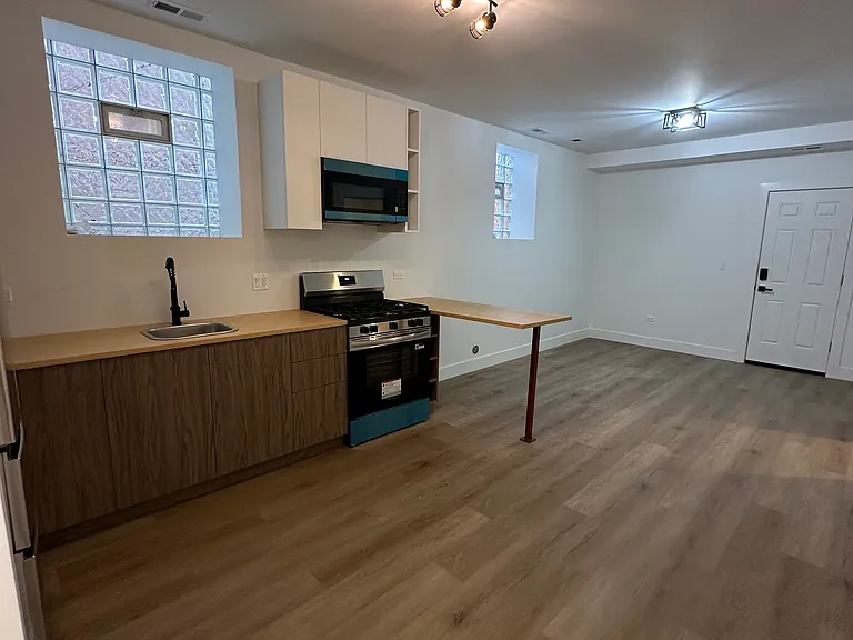 3243 W Thomas St #B2 — Photo 2