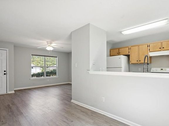 4th image of 136 Bluelake Blvd
