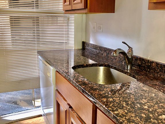 4th image of 1909 N Lincoln Ave Suite 1
