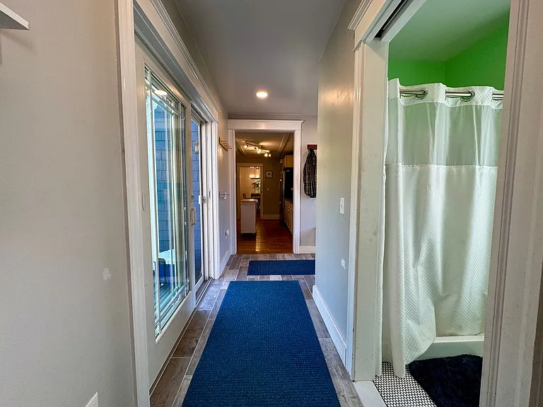 275 Middle Rd — Photo 3