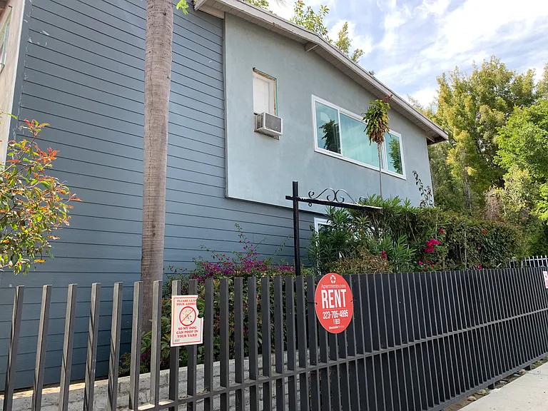 1479 N Havenhurst Dr #2 — Photo 31