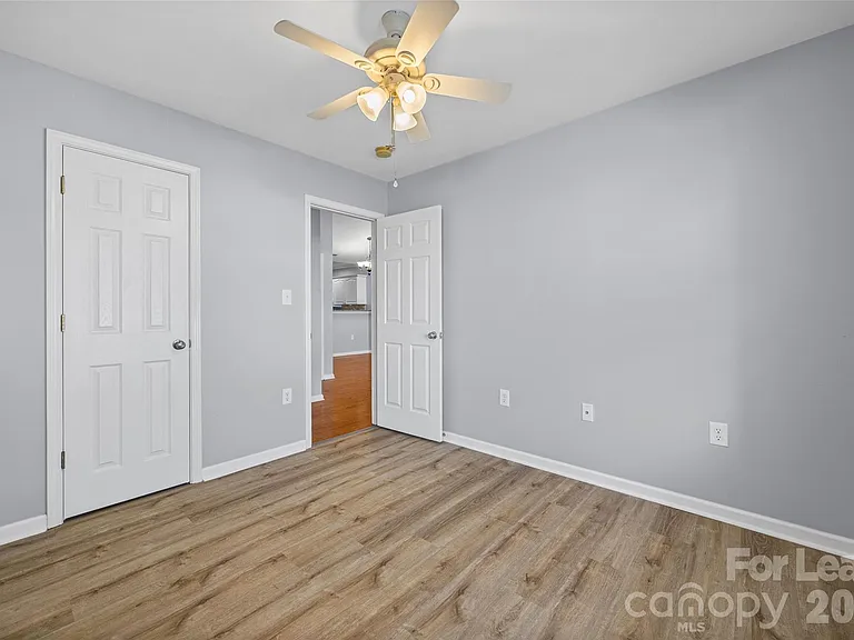 2052 Shady Pond Dr — Photo 21