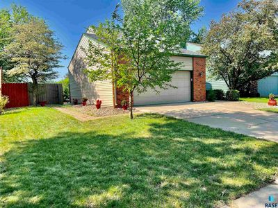5313 W Birnhamwood Dr, Sioux Falls, SD, 57106
