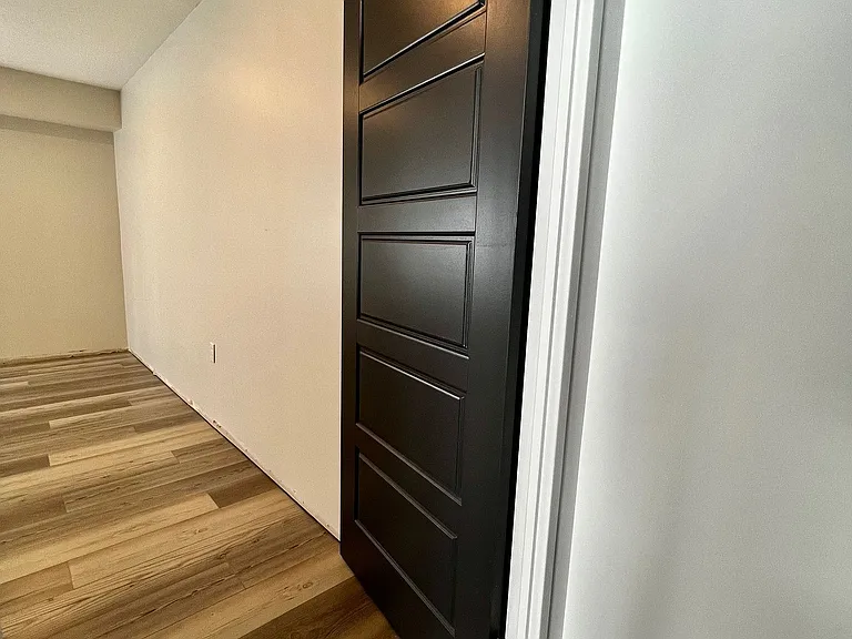 858 Commissioners Rd E #905 — Photo 9
