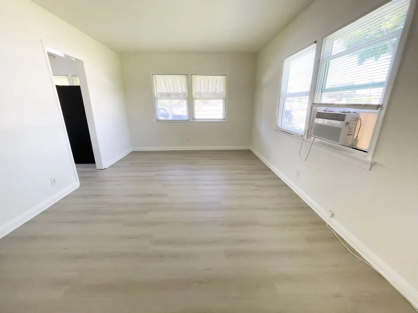 2446 N Buena Vista St — Photo 2