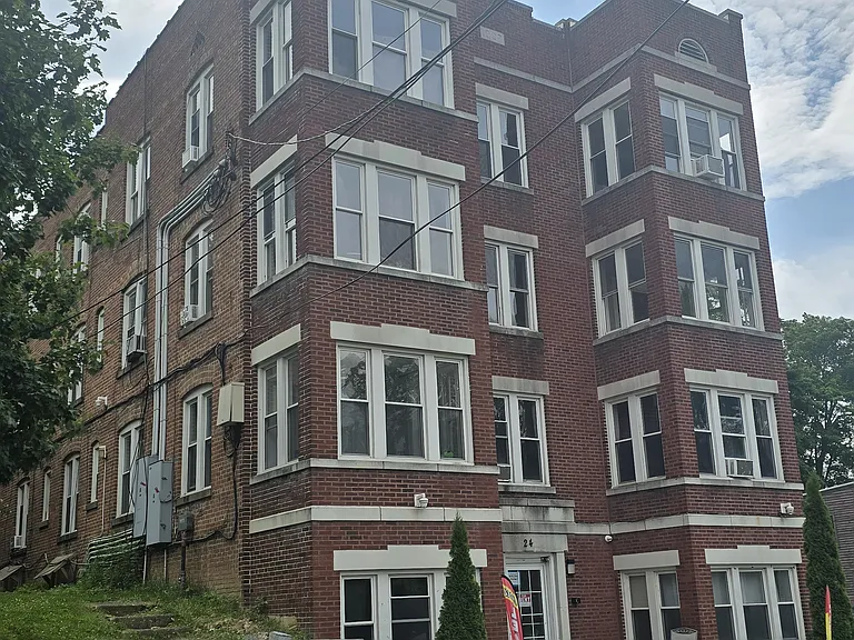 24 Barclay St #2D — Photo 1
