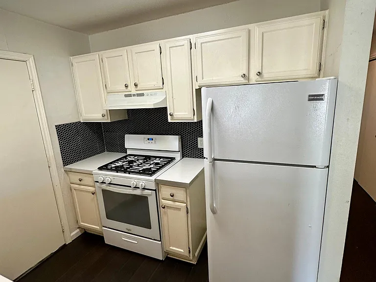 1429 Hyridge Cir — Photo 7