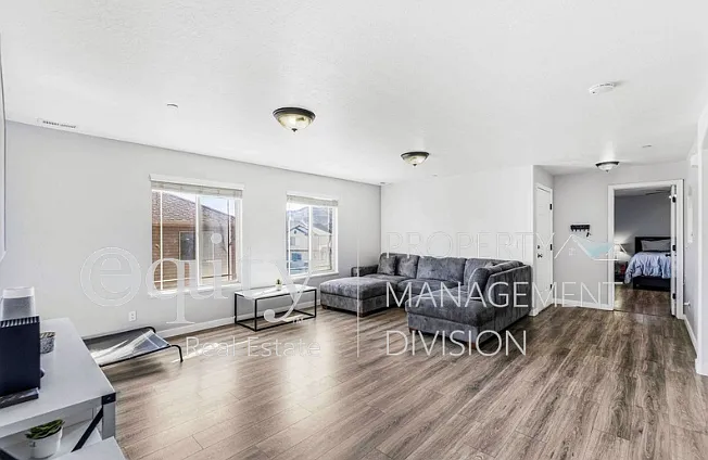 3812 E Rock Creek Rd — Photo 4