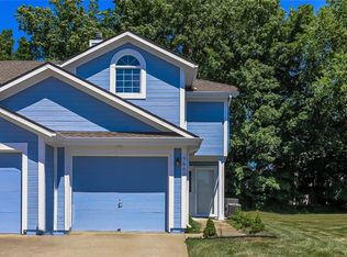 5660 NW Plantation Dr, Lees Summit, MO 64064