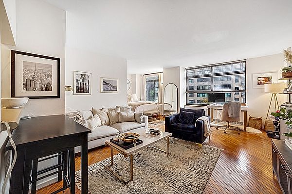 1st image of 400 E 70th St APT 303