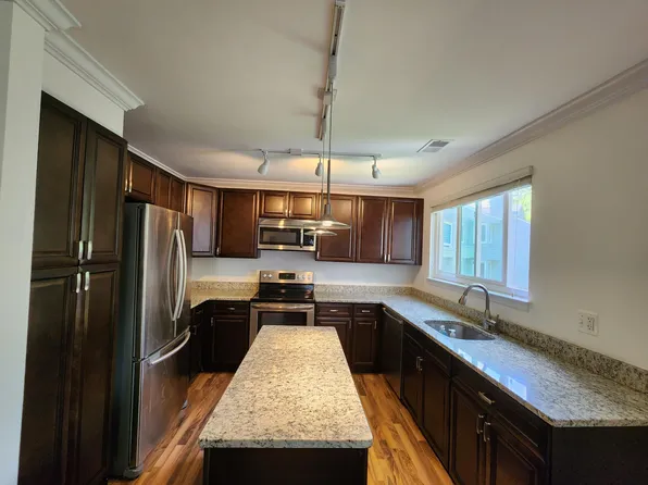 11733 Summerchase Cir APT D, Reston, VA 20194