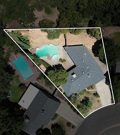 3rd image of 3613 Woodcrest Rd