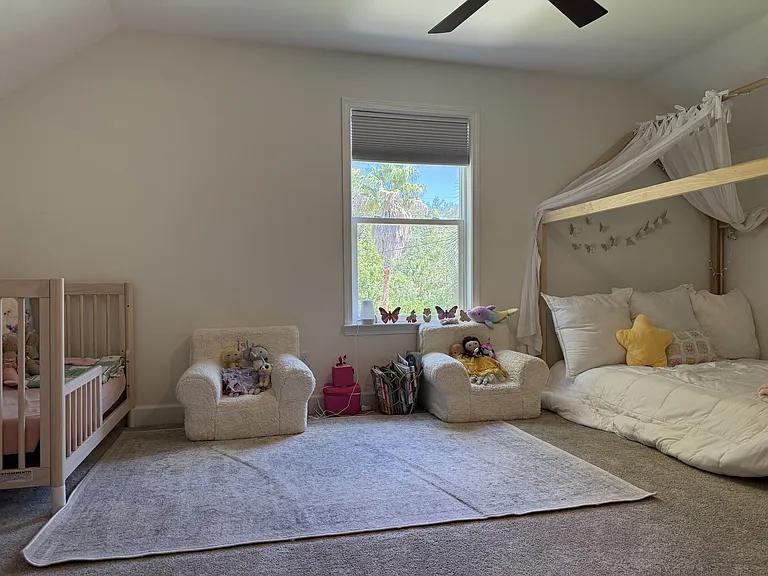 Large bedroom #1