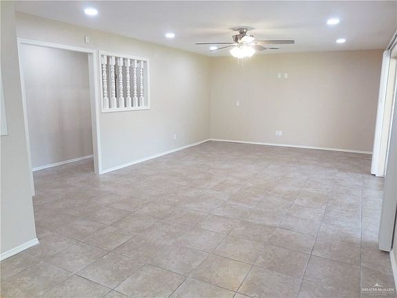 4th image of 212 Iris Ave