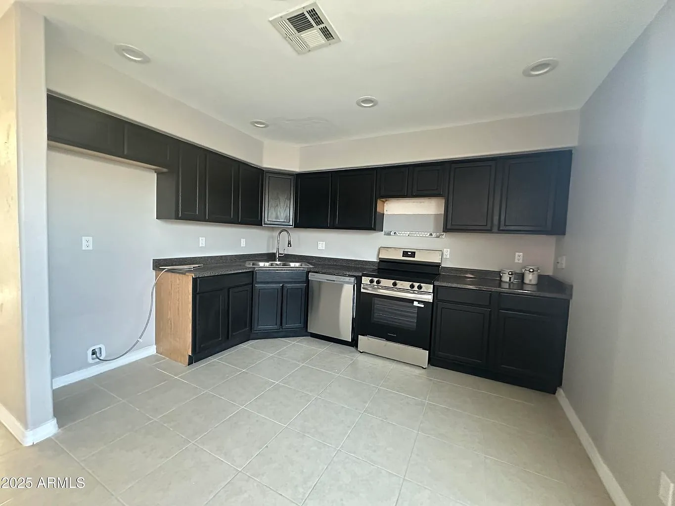 3 bed, 1576 sqft, $2,300 — Photo 4
