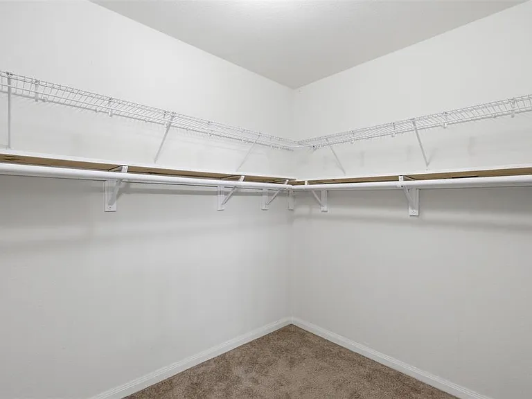 230 Silverleaf Dr — Photo 16