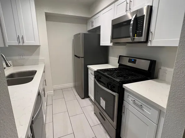 10911 Rochester Ave, Los Angeles, CA