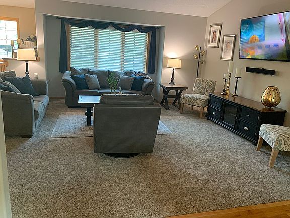 3rd image of 2475 Cloud Dr NE