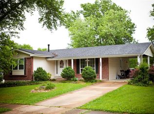 502 Blazedwood Dr, Ballwin, MO