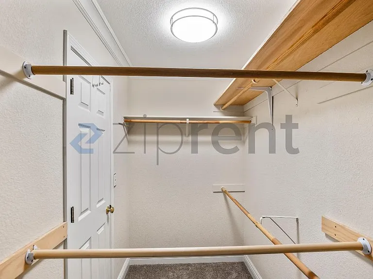 1366 Jayhawk Ln — Photo 25