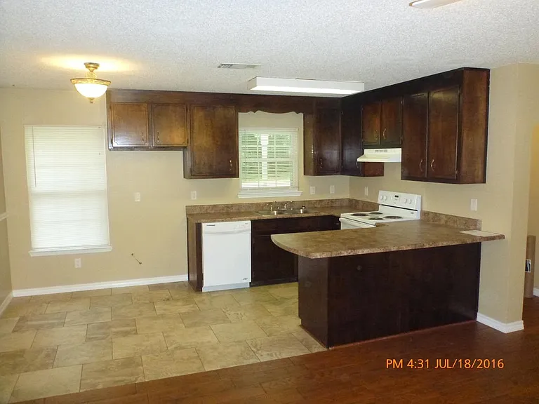 5555 Crestwood Dr — Photo 11