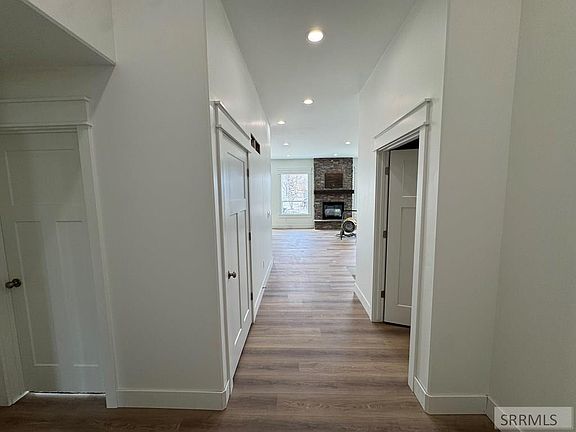 3rd image of 394 Wind River Dr