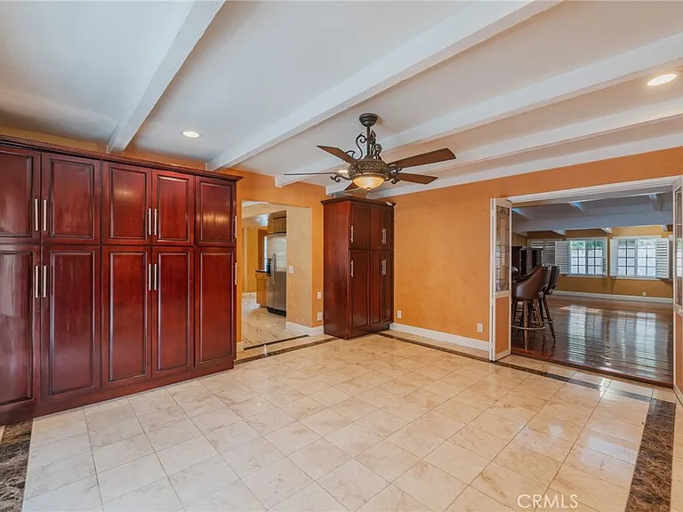 5562 Highland Ave — Photo 16