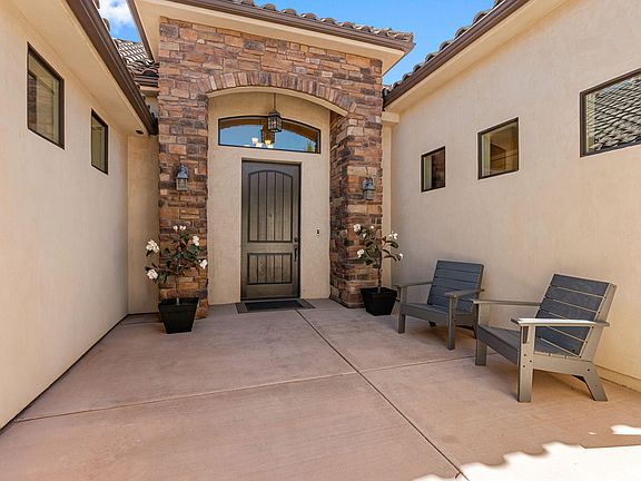 3rd image of 1505 North Canyon Trails Dr