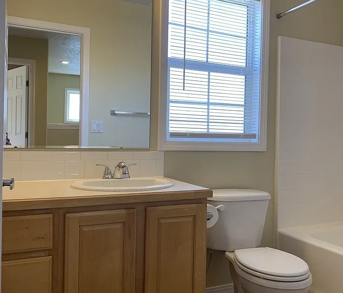 377 W Hale St — Photo 30