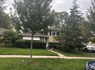 2109 Plainfield Dr, Des Plaines, IL 60018
