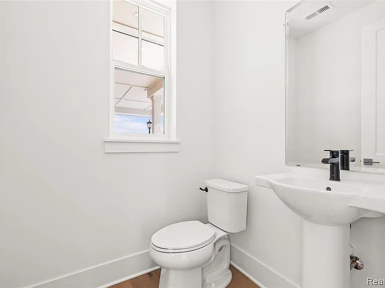 416 S Center St — Photo 24