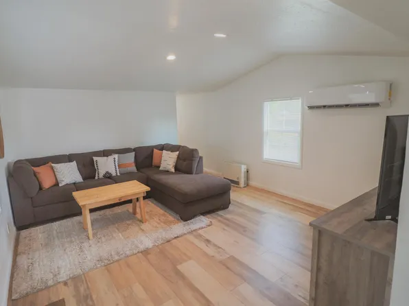 147 Northside Dr, Lander, WY 82520